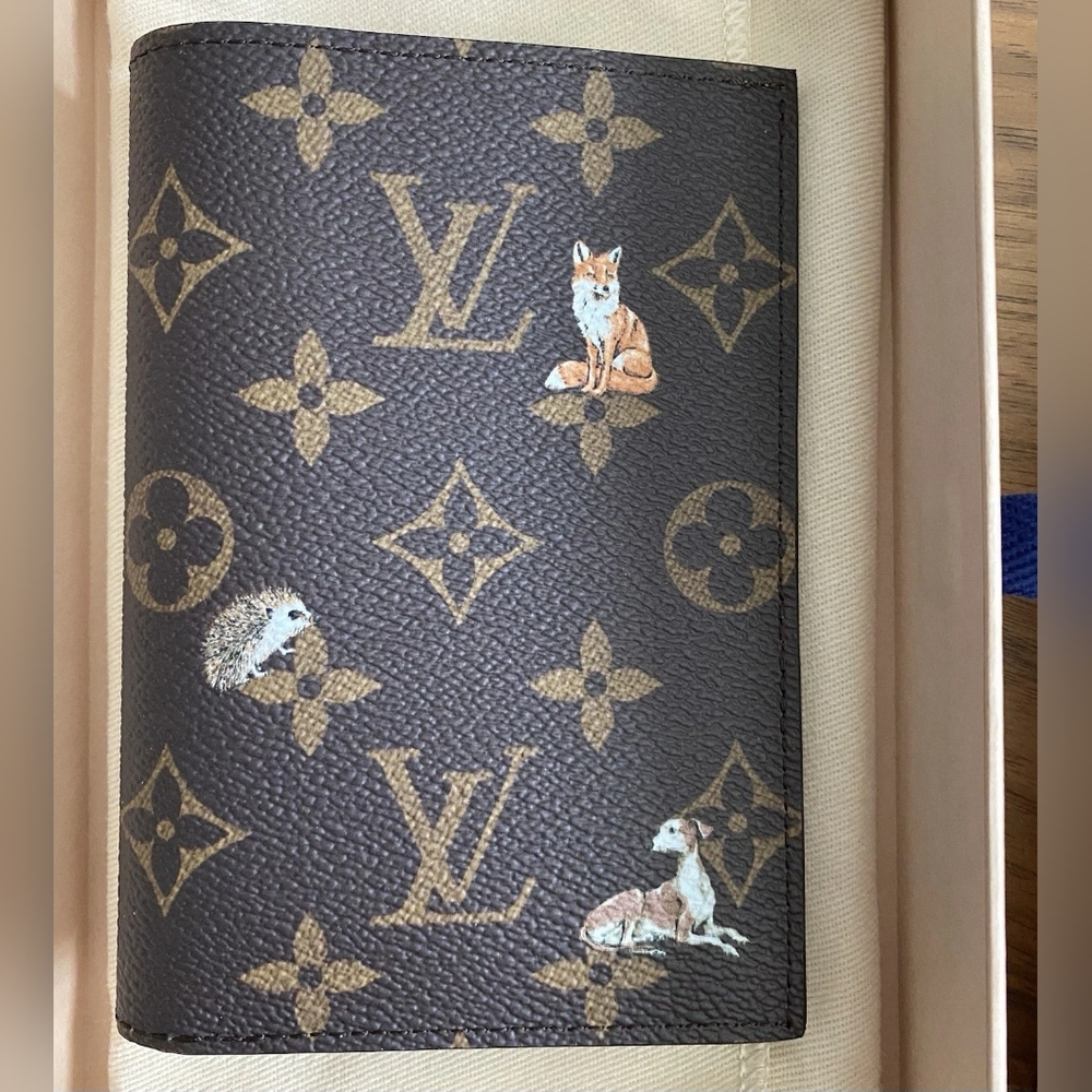 Louis Vuitton Passport Cover - Picture 3 of 8